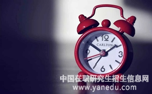 报考北京大学在职研究生耽误时间吗？